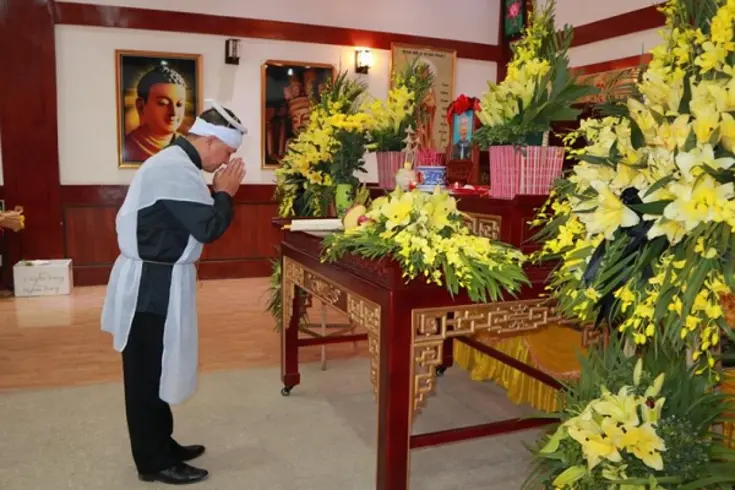vietnamese_funeral_altar